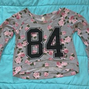 Long sleeve gray crop top with pink flowers